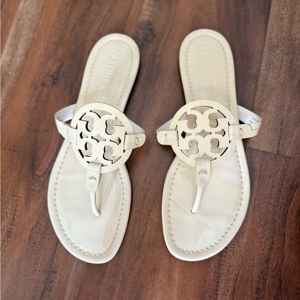 Tory Burch Cream Sandals Flip Flops - Picture 2 of 6